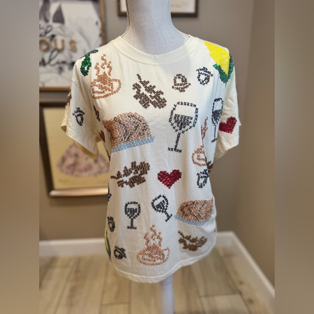 NWT! QUEEN OF SPARKLES Beige Scattered Needlepoint Turkey Dinner Tee - Picture 3 of 13